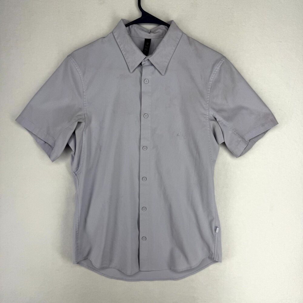 Lululemon Light‎ Gray Short Sleeved Button Down Shirt Mens Size S